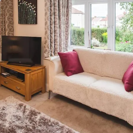 Holiday home Mycityhaven - Highbury House With Parking