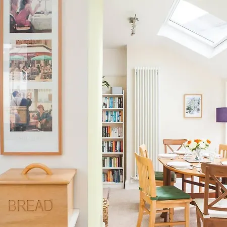 Holiday home Mycityhaven - Highbury House With Parking